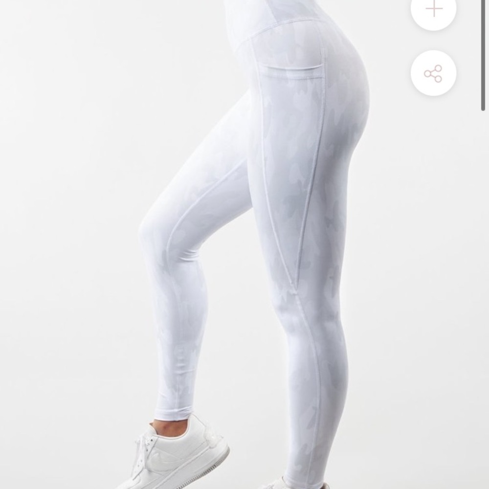 NWT BuffBunny Limitless Legging Snow Camo